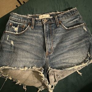 Abercrombie High rise mom short curve love